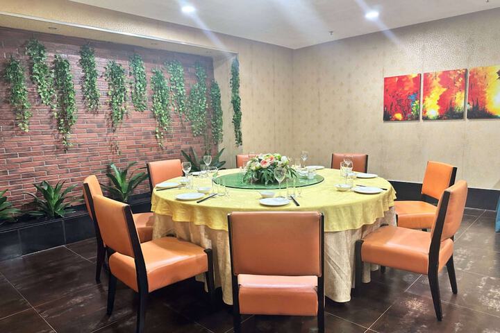 Dining 52 of 70