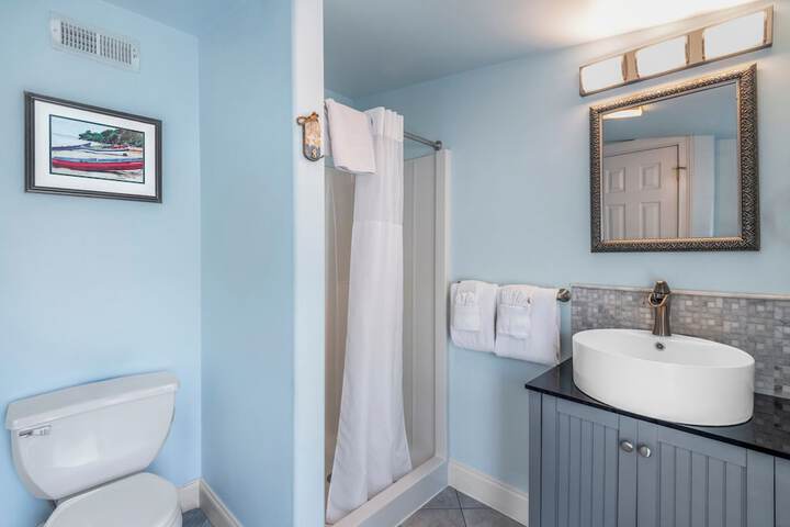Room 105 of 147