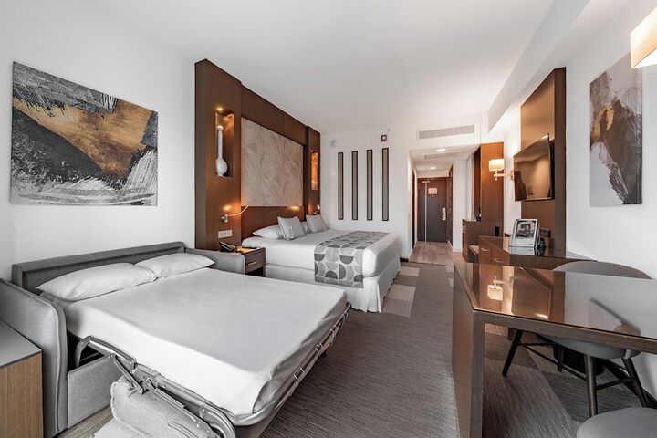 Room 28 of 110