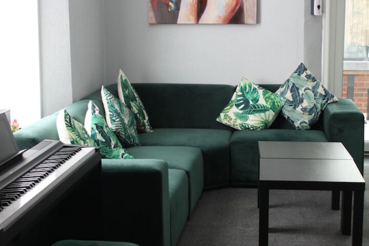 Room 28 of 63