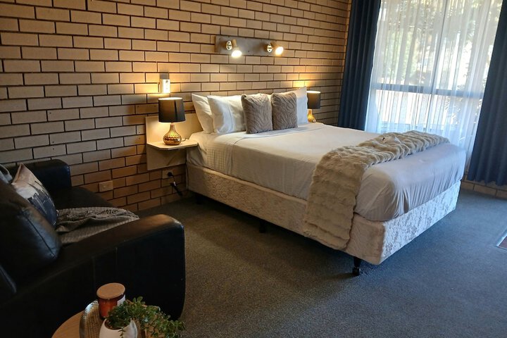 Room 13 of 28