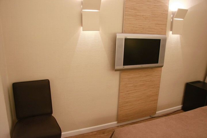 Room 8 of 48