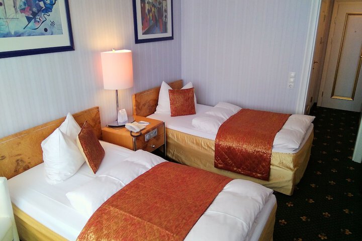 Room 17 of 40