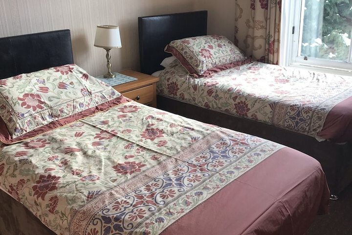 Room 5 of 12