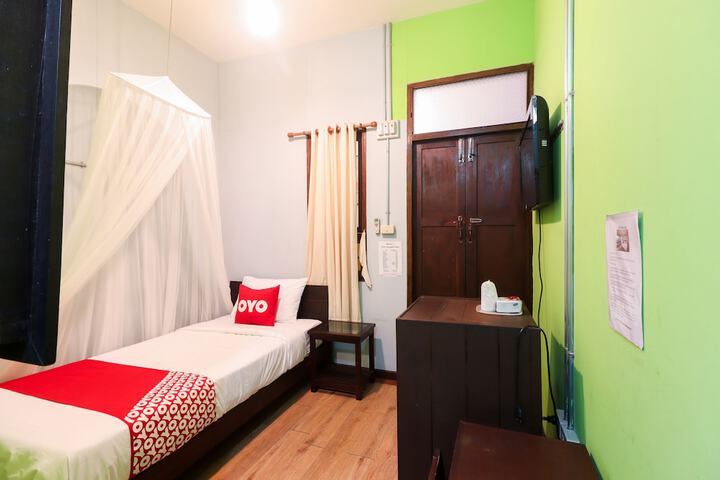 Room 12 of 37