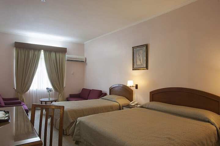 Room 8 of 34