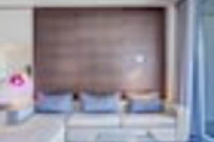 Room 83 of 252
