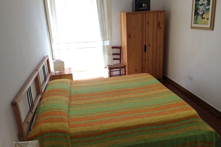 Room 11 of 107