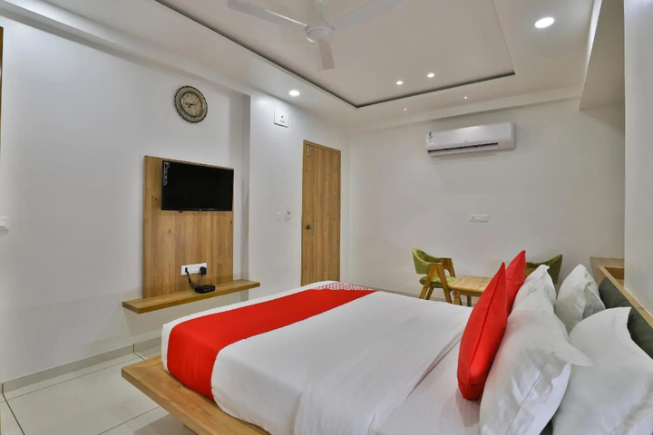 Room 5 of 14