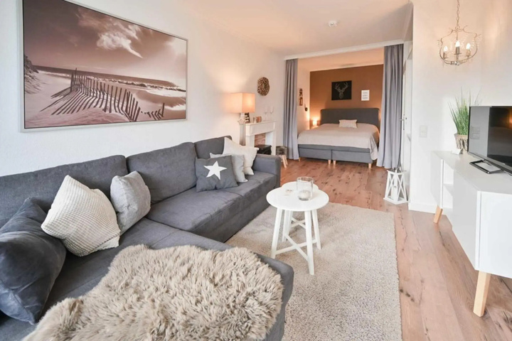 Room 2 of 9