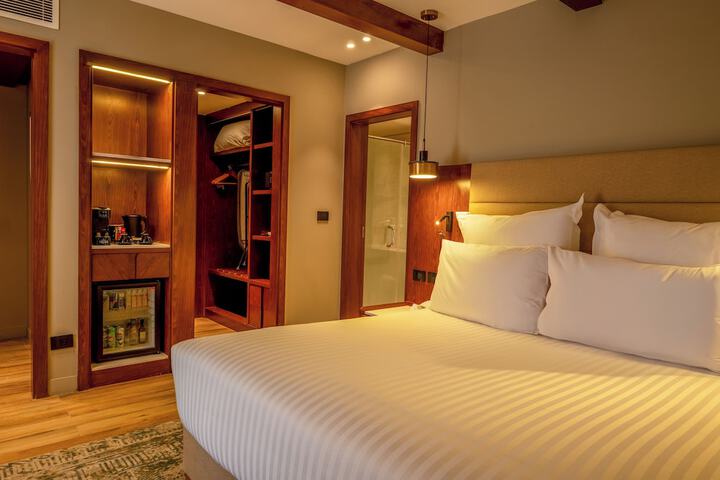Room 17 of 36