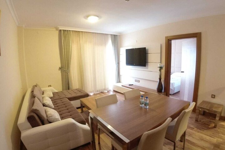 Room 8 of 28