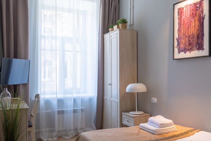 Room 16 of 32