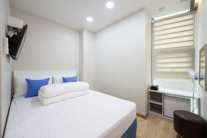 Room 30 of 108