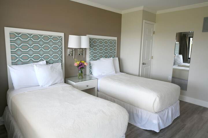 Room 27 of 168