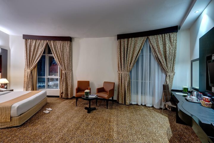 Room 36 of 77