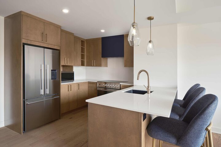 209 2nd Floor Studio Murphy Queen Bed with Balcony (65 of 95)