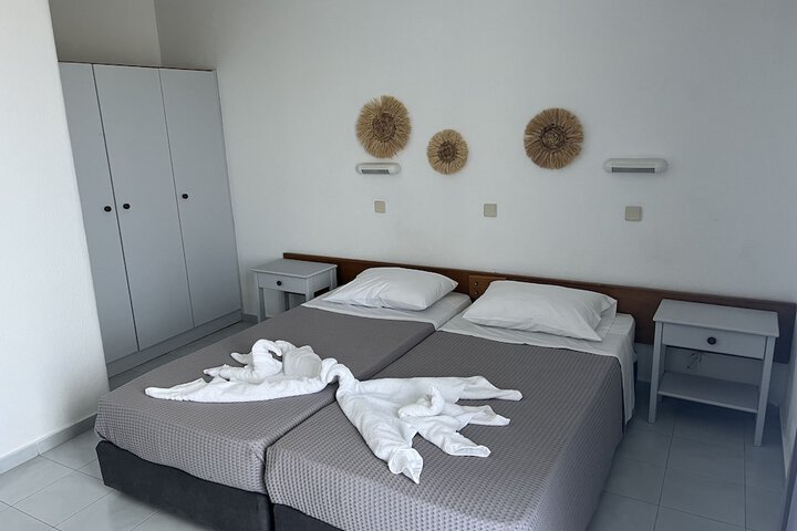 Room 4 of 34