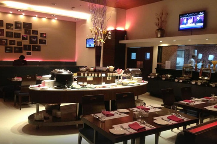 Dining 36 of 42
