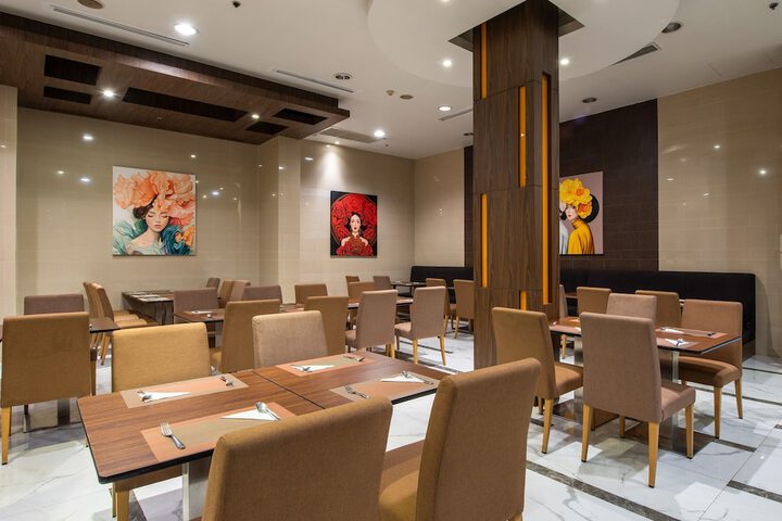 Dining 47 of 80