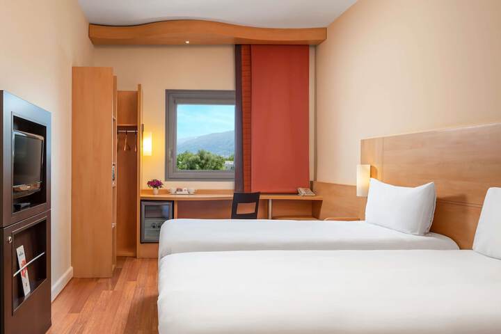 Room 3 of 42