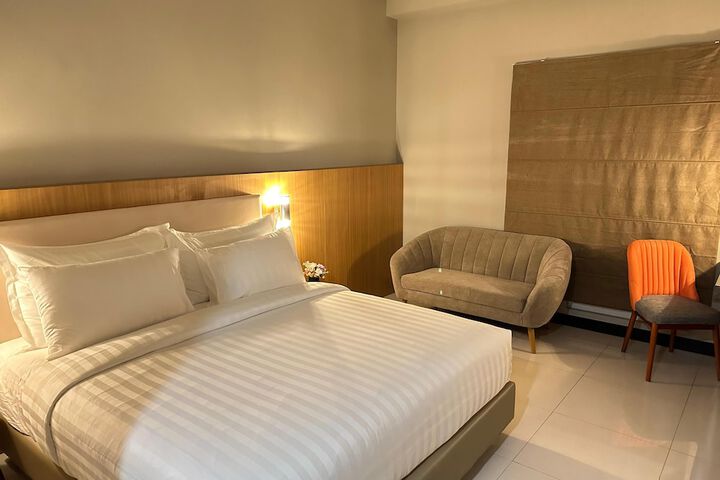 Room 16 of 36