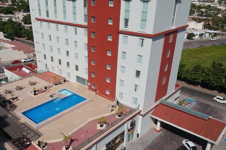 Pools & Facilities