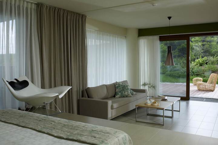 Room 30 of 97