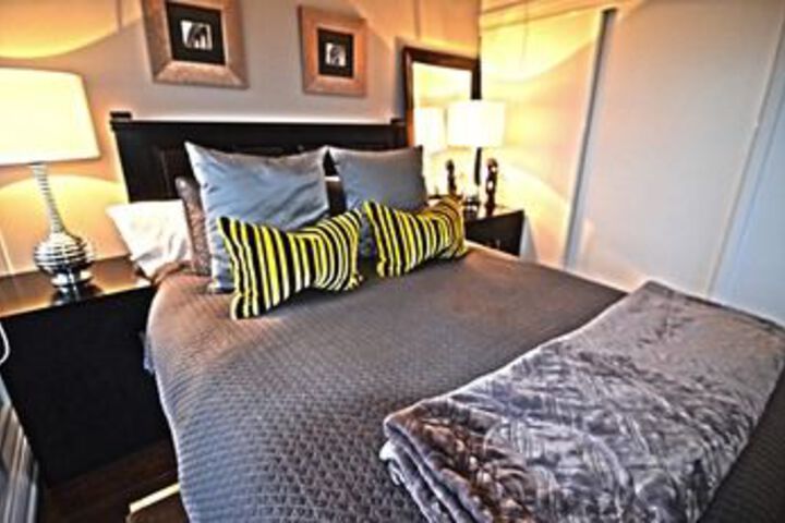 Room 8 of 10