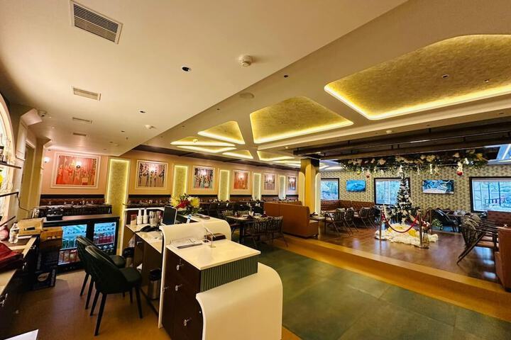 Lounge 29 of 42