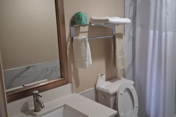 Room 5 of 17