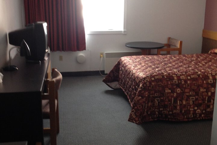 Room 4 of 16