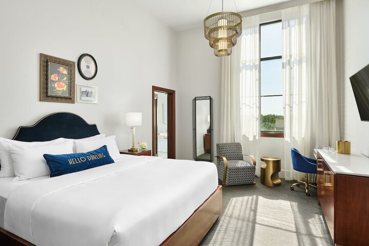 1 King Bed (15 of 18)
