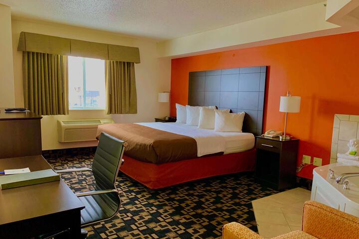 1 King Bed (6 of 21)