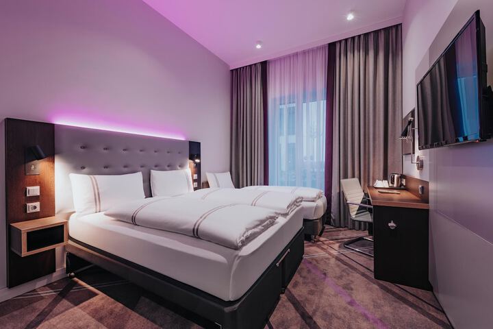 Room 7 of 28