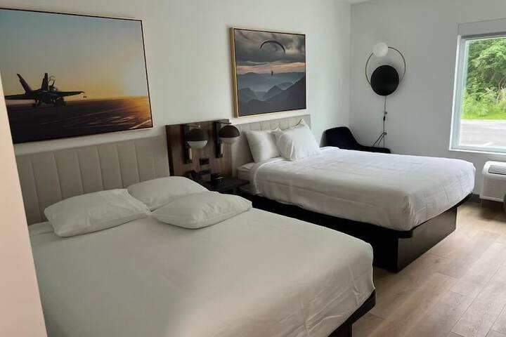 2 Queen Beds (5 of 9)