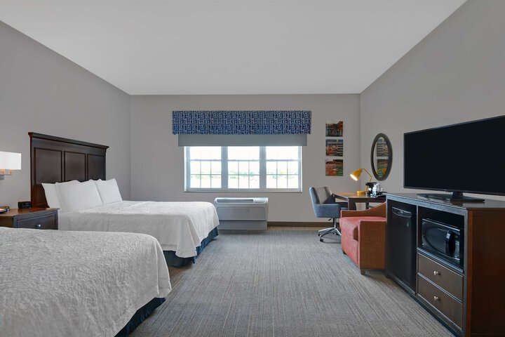 2 Queen Beds (4 of 13)