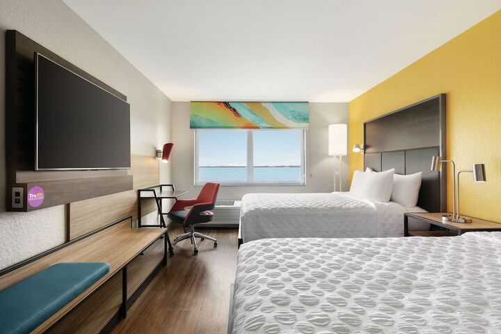 2 Queen Beds (7 of 11)