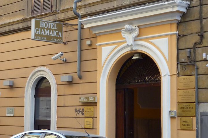 Hotel Giamaica for Girls & Ladies Only