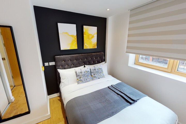 Room 70 of 296