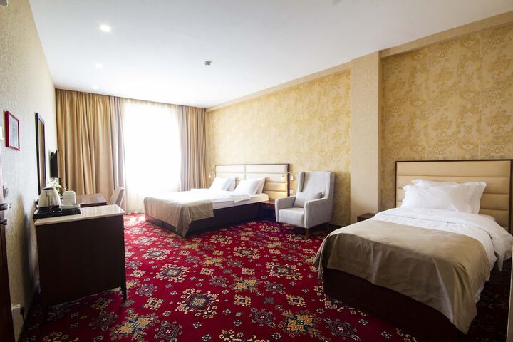 Room 7 of 72