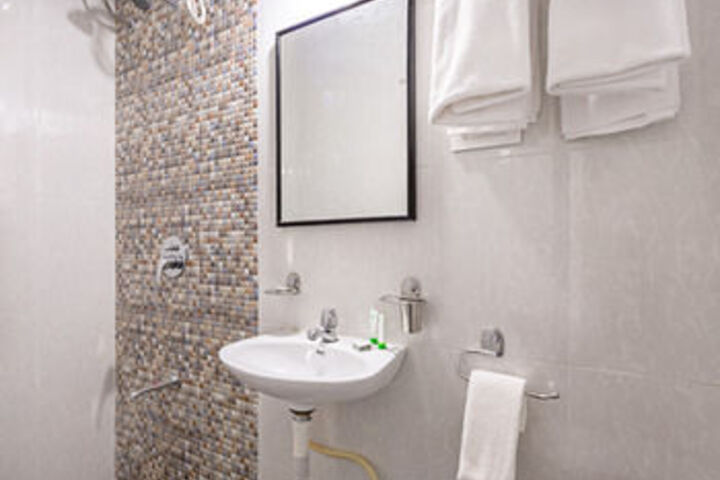Room 4 of 28