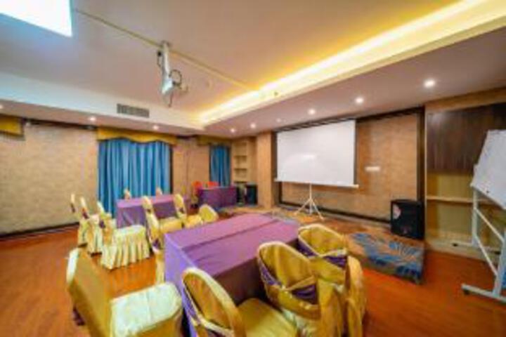 Room 18 of 23