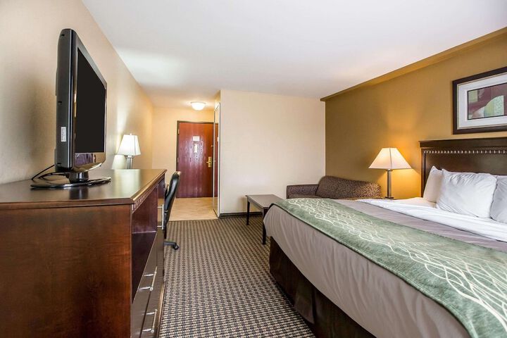 1 King Bed (5 of 22)