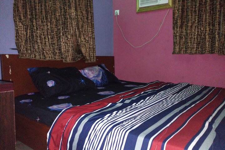 Room 6 of 14