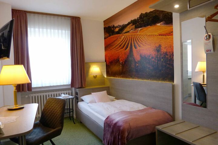 Room 4 of 50