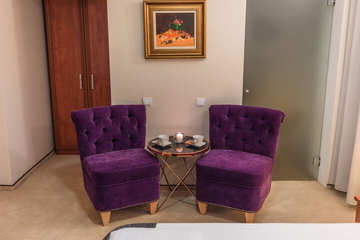 Room 11 of 24