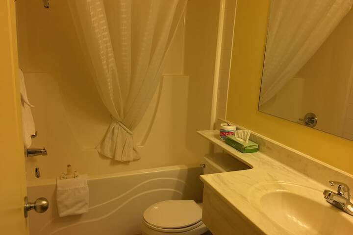 Room 4 of 6