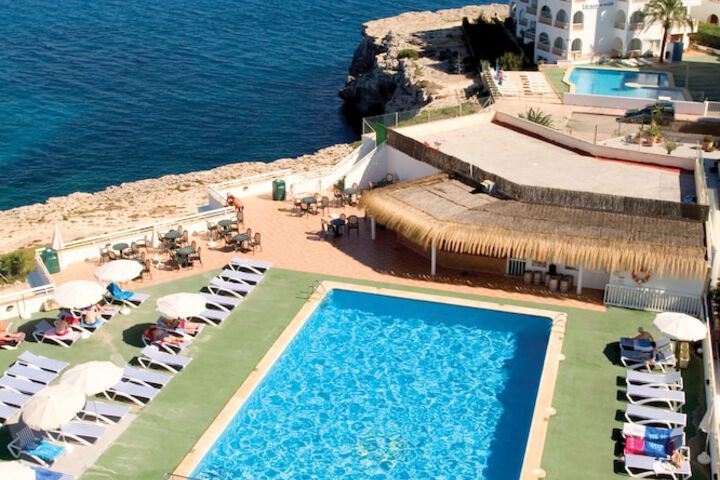 Hotel Pool