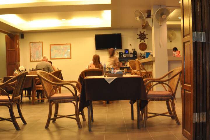 Dining 32 of 45